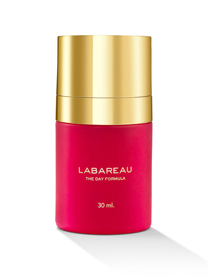 The Labareau Day Formula reduces the size of wrinkles and fine lines, as well as the size and appearance of pores.