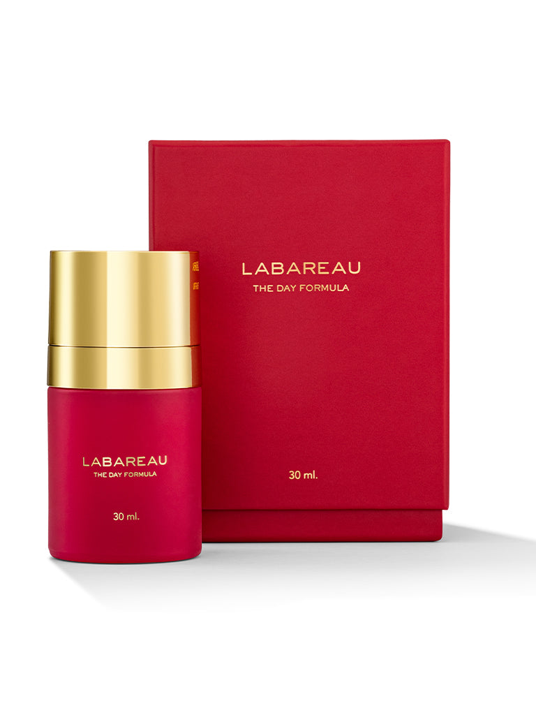 The Labareau Day Formula reduces the size of wrinkles and fine lines, as well as the size and appearance of pores.