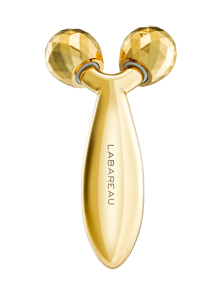 The Labareau Facelift Roller lifts and sculpts the face, and it improves the elasticity of the skin. 